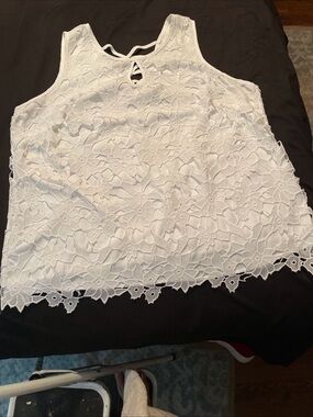 Women's White Floral Lace Tank Top with Keyhole Back
